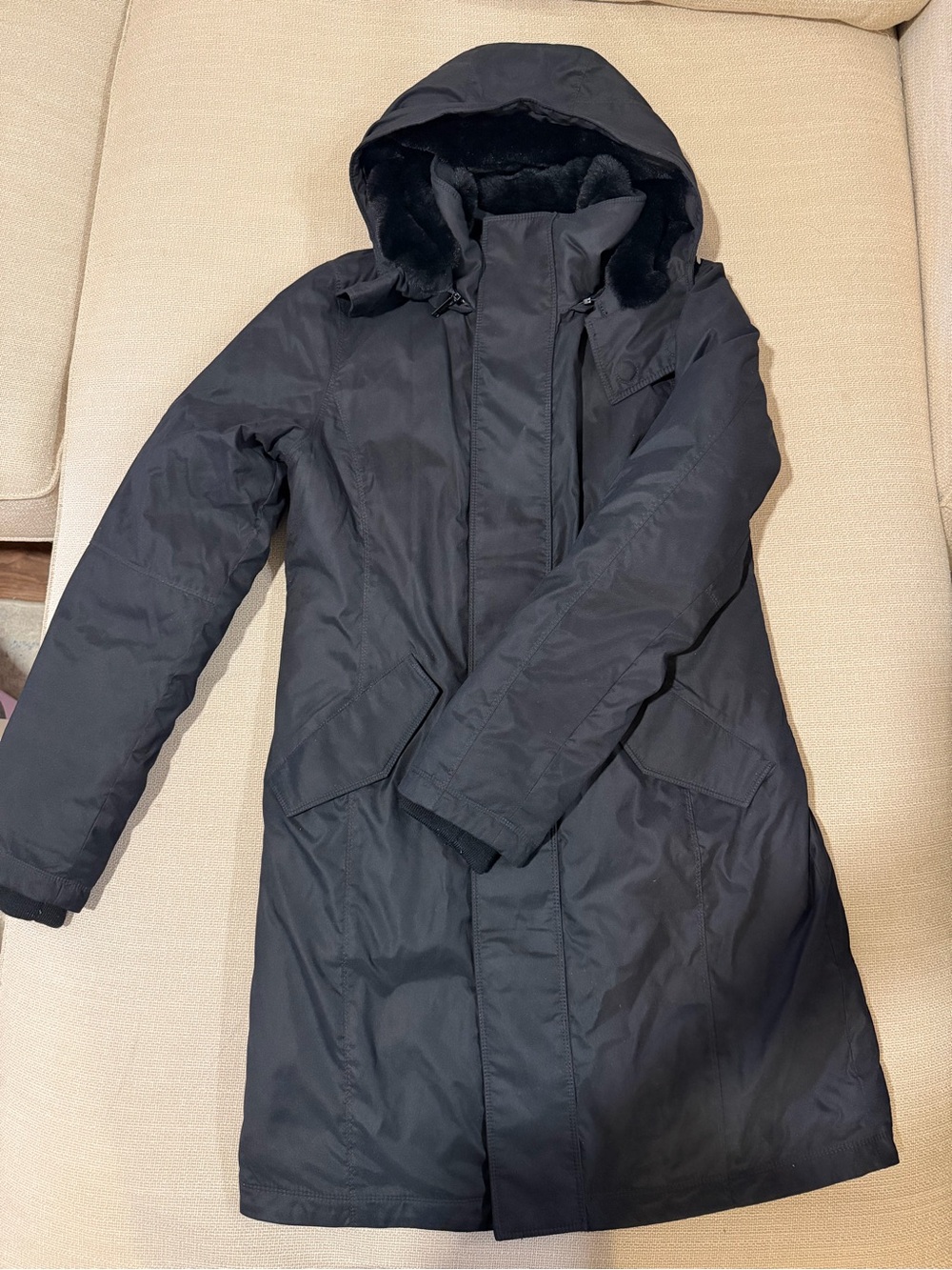 Aritzia Babaton Black Hooded Puffer Coat - Oskar Parka